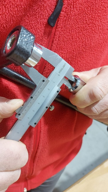 Cheie tubulară pentru șuruburi cu cap hexagonal de 14 mm.